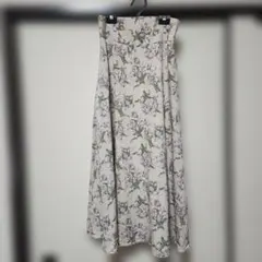 トルディア　花柄フレアスカート クリーム色　Мサイズ