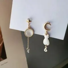 ピアス S 925 針 オパール 猫 非対称 ブラブラ #C434-2