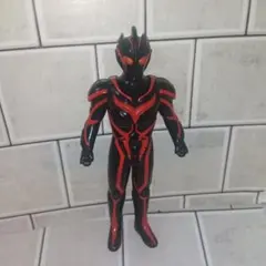 レア】ウルトラマンダーク ソフビ ライブサイン付き - メルカリ
