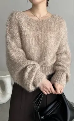 カプリシュレマージュ　フェザーラウンドプルオーバー