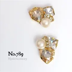 【789】ハンドメイドピアスイヤリング秋冬大ぶりビジューストーンベージュキラキラ