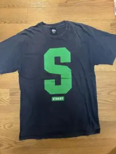 StüssyネイビーTシャツ。