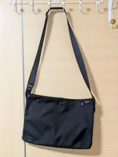 Item thumbnail for item 0bfa4d4b-a4fd-4fc9-9d9e-85635df37378