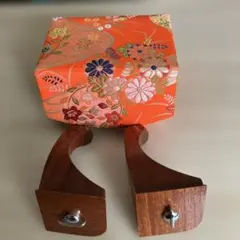 고양이 발 케이스가 달린 코토
