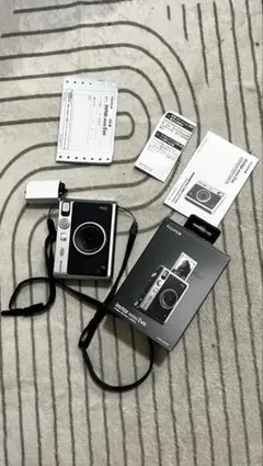 Fujifilm Instax Mini evoインスタントカメラ本体