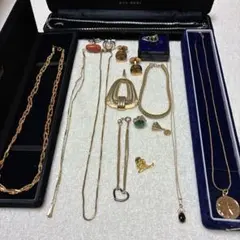 0526-1 遺品整理 ネックレス 指輪 ブローチ アクセサリー 箱入り 0526-1 遺品整理 ネックレス 指輪 ブローチ アクセサリー 箱入り