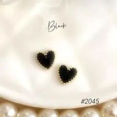 #2045 6mmゴールドハートレジンピアス　イヤリング　ハンドメイド　ブラック