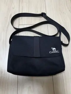 ブラック　ショルダーバッグ　黒