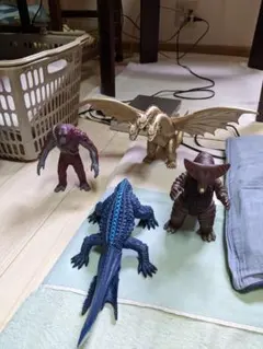 INTOY MonsterHero サラマンダー怪獣　黒洞ver. INTOY MonsterHero サラマンダー怪獣 黒洞ver. - メルカリ
