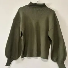 オリーブグリーン ハイネック ニットセーター
