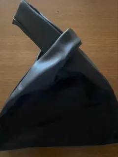 ダークグレーのハンドバッグ　約30cm幅