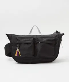 最終値下げ！【美品】メッセンジャーバッグ　ブラックのサムネイル