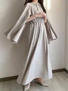 【美品】エレガント フレアスリーブ ロングワンピース ベージュ　札付き