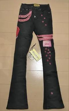 GUAPI リップ刺繍 デニムパンツ ブラック 30 GUAPI リップ刺繍 デニムパンツ ブラック 30 - メルカリ