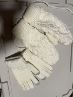 ホワイト ケーブル編み ミトンと手袋セット