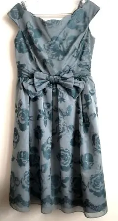 ソワール　ココラッシー　ドレス　ファンシー素材　バラ　13号　紐で調節　素敵