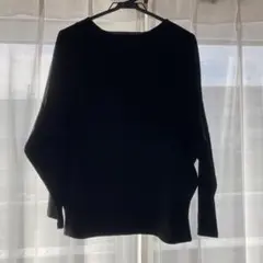 黒の長袖ニット・クルーネック