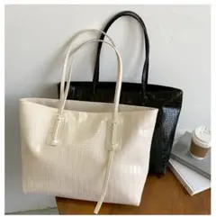 クロコ風　トートバッグ アイボリー　レディース