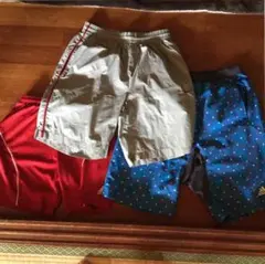 ナイキとアディダスのトレーニングパンツセットです。