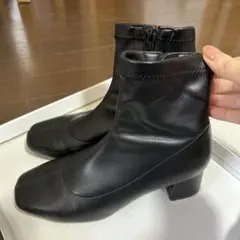 ブラックレザーブーツ 中ヒール スクエアトゥ　Sサイズ