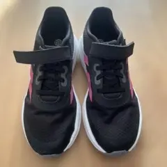 10/12まで　adidas キッズスニーカー ブラック ピンク 23cm