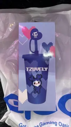 TWICE LOVELYS ツウィ ストロー付きプラタンブラー GiGO限定 - メルカリ