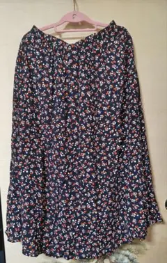 ユニクロ 花柄 ロングスカート L ブラック 黒