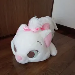 ディズニー マリー 赤いほっぺ 寝そべり