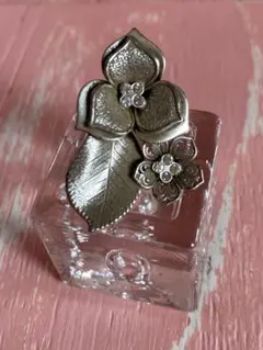 シルバー製 花と葉のデザイン イヤリング　ヴィンテージ