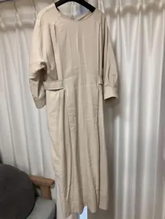 ベージュ ロングワンピース 長袖