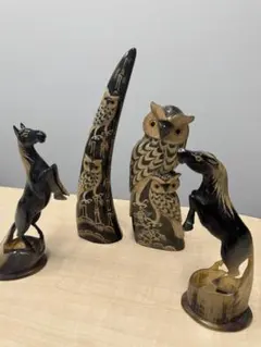 水牛の角のフクロウと馬の彫刻セット