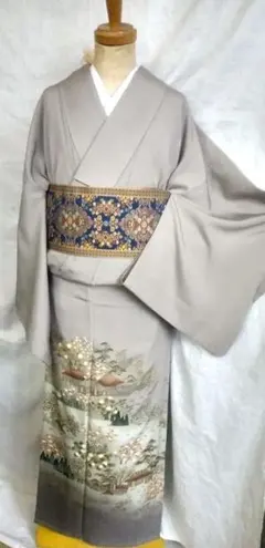 単大島紬小紋、ベージュ生地、幾何学的文様入、亀甲柄 単大島紬小紋、ベージュ生地、幾何学的文様入、亀甲柄 - メルカリ