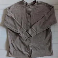 ベージュカーディガン