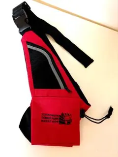 新品未使用。 ボディバッグ 赤。サイズ調整可。ポケット付き。メッシュ素材