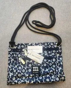 【新品】marimekko サコッシュ　ウニッコ　ネイビー