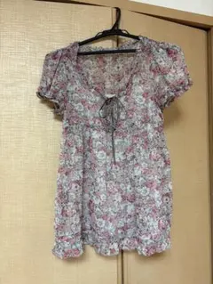 【現品限り】レストローズ トップス 花柄のサムネイル