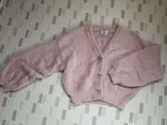 薄いピンクのフワフワカーディガン