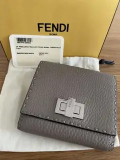 【FENDI】selleria PEEKABOO 二つ折り財布 グレージュ