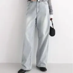 ライトブルーストレートデニム Mサイズ