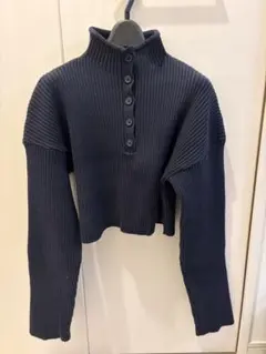 ショート丈ニット