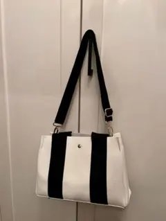 ホワイトブラックストライプショルダーバッグ