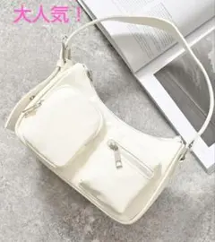【今季同型・美品】ハニーズ 人気！ アウトポケット バッグ　白のサムネイル