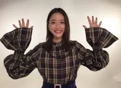 石原さとみ着用　ELIN チェック柄ブラウスのサムネイル