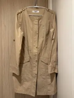 ベージュ ノーカラートレンチコート
