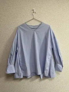 美品　エレンディーク　バックフレアブラウス　ライトブルー 　ワイドのサムネイル