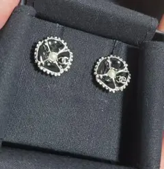 CHANEL シャネル シルバー色 ピアス(両耳用)