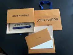LOUIS VUITTON ショップ袋、長財布箱など