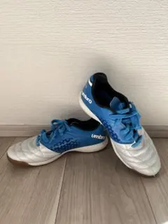 umbro サッカーシューズ シルバー/ブルー