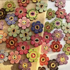 ヴィンテージ梅の花　木製ボタン2穴式