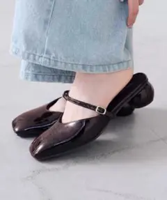 Kastane ラウンドヒールストラップパンプス ブラウン